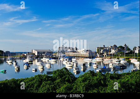 Bateaux amarrés dans le port de Harwich port Wychmere Cape Cod, MA USA Banque D'Images