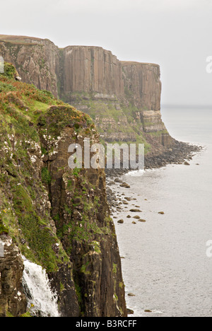 Mealt Falls sur la péninsule de Trotternish Ile de Skye en Ecosse Banque D'Images