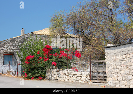 Une petite et vieille maison du village de Katomeri dans l'île de Meganisi près de l'île de Lefkada Grèce Banque D'Images