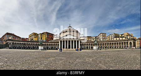 Vue panoramique de l'église San Francesco di Paola, Naples, Italie Banque D'Images