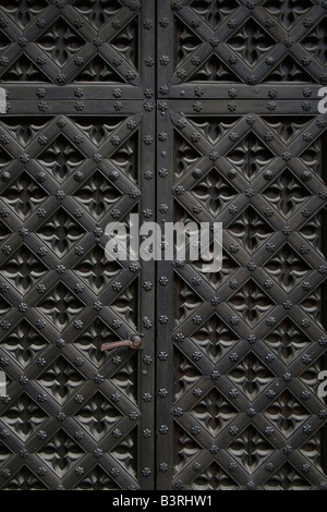 Libre d'une ancienne porte à la cathédrale St Mary à Gdansk, Pologne. Banque D'Images