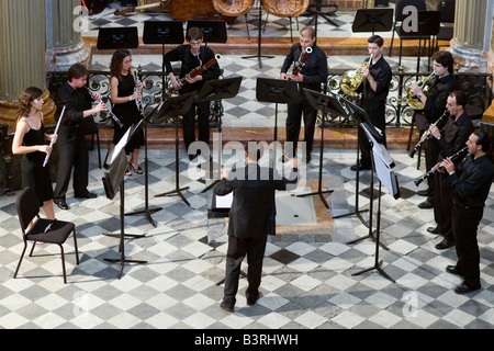 L'ensemble de musique classique d'effectuer à San Luis de los Franceses église, Séville, Espagne Banque D'Images