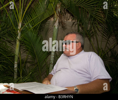 A middle aged man sitting in a restaurant Cuba Banque D'Images