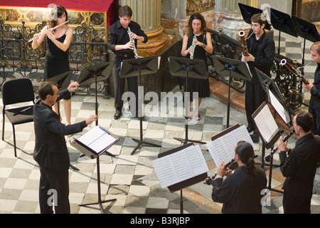 L'ensemble de musique classique d'effectuer à San Luis de los Franceses église, Séville, Espagne Banque D'Images