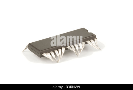 Ordinateur isolé de la technologie puce électronique sur fond blanc avec ses broches comme les jambes d'un ver en direct Banque D'Images