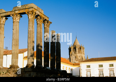 Colonnes corinthiennes d'un ancien temple romain, Evora, Portugal Banque D'Images