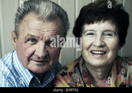 Happy senior couple in home Banque D'Images