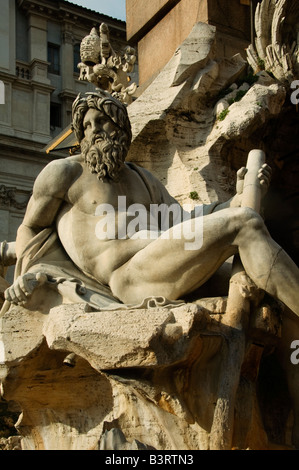 Sculpture du Gange de la rivière-dieu représentant l'Asie à Fontana dei Quattro Fiumi Fontaine des quatre fleuves sur la Piazza Navona à Rome, Italie Banque D'Images