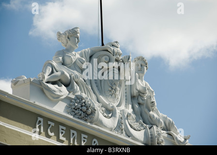 Le Mexique, Merida - Jan 15 2007 : statue blanche ou détail de sculpture au Museo Fernando Garcia, Ponce-Macay le seul musée d'Art moderne dans le Yucatan Banque D'Images