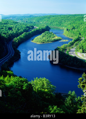 Delaware Water Gap, vue vers le sud depuis le New Jersey du fleuve Delaware, New York & New Jersey, USA Banque D'Images