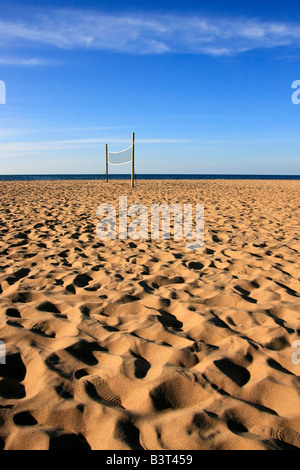 Lac supérieur au Michigan mi aux États-Unis plage de sable vide avec volley-ball net sport sport en plein air du dessus du paysage personne verticale haute résolution Banque D'Images