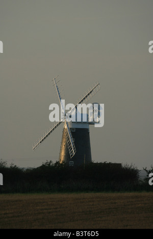 Moulin près de Burnham Overy Staithe Norfolk UK Banque D'Images