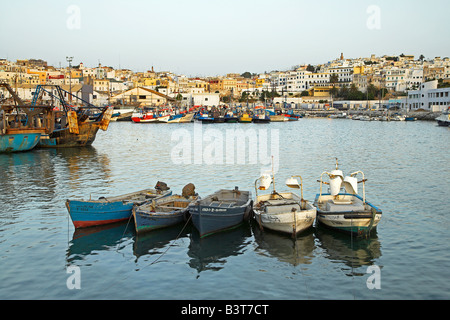 Vue de l'ancienne médina du port de pêche de Tanger, Maroc. Banque D'Images