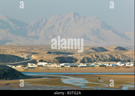 Oman, région de Sharqiya, Sur. Voir de Sur Bay / Matin Banque D'Images