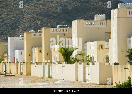 Oman Dhofar, région, Al Mughsail. Maisons par Al Mughsail Beach Banque D'Images