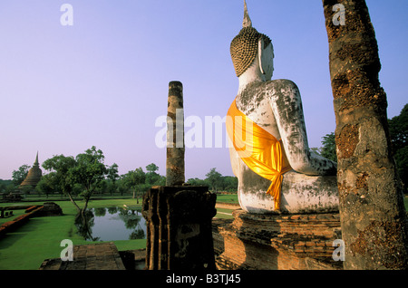 La Thaïlande, Sukhothai. Dans Bouddha Wat Mahathat. Banque D'Images