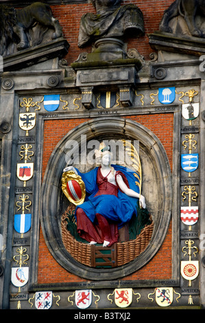 Pays-bas (Hollande), aka Dordrecht. Plus ancienne ville de Hollande. City Gate, Groothoofdspoort (aka Alva gate) lockside vue. Banque D'Images