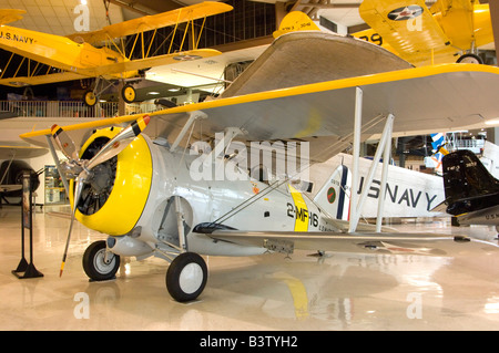 Un Grumman F3F-2 bi-wing fighter avant la DEUXIÈME GUERRE MONDIALE d'aéronefs au sol à la Naval Air Museum, NAS Pensacola Banque D'Images