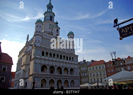 L'Europe, Pologne, Poznan, l'hôtel de ville et de maisons de marchands de la Place du Vieux Marché Banque D'Images