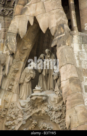 Espagne, Barcelone. La Sagrada Familia de Gaudi, détail de la façade de la Nativité. Banque D'Images