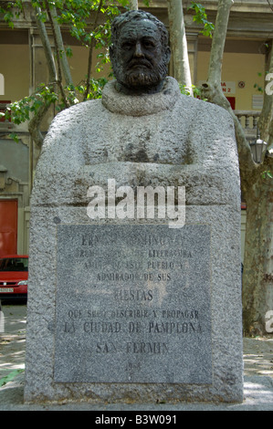 Espagne, Pamplona Iruna (aka). Ernest Hemingway monument situé en face de l'arène, Paseo de Hemingway. Banque D'Images