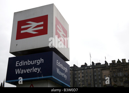 Affiche à l'extérieur de la gare de Waverley, Édimbourg Banque D'Images