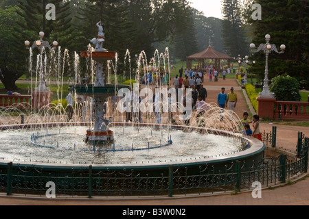 La fontaine située au centre du Jardin Botanique Lalbagh à Bangalore Inde Banque D'Images