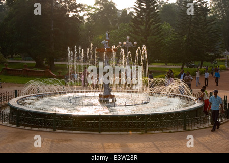 La fontaine située au centre du Jardin Botanique Lalbagh à Bangalore Inde Banque D'Images