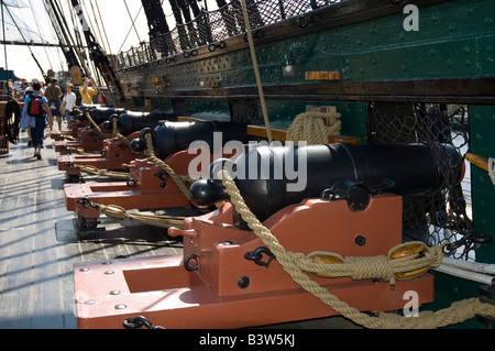 Canons à bord du USS Constitution, Charlestown, Boston Banque D'Images