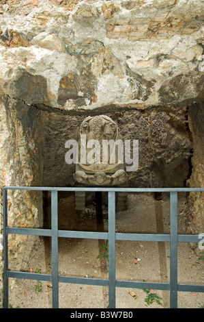 Ce type de vestiges d'une statue religieuse préservée dans une grotte dans l'Alcazaba, Malaga Banque D'Images