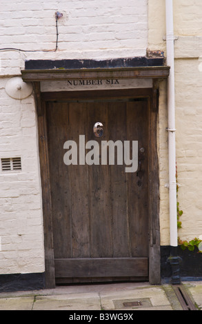 En bois rustique marron porte avant de villa à Ludlow Shropshire England UK Banque D'Images