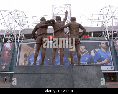 Statue de la United trinity, Best,Tabac,Charlton à Old Trafford, stade de Manchester United Football club Banque D'Images