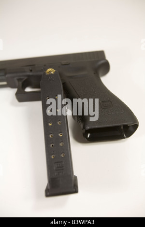 Modèle Glock 22 pistolet de calibre .40 avec la ronde 15. magazine Banque D'Images