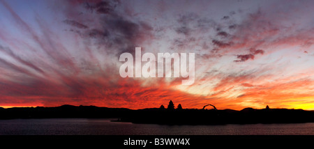 Coucher du soleil spectaculaire sur le lac Burley Griffin à Canberra Banque D'Images