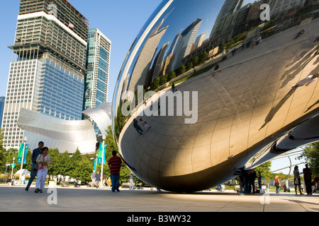 Le Bean, également connu sous le nom de Cloud Gate, situé dans le Millennium Park, Chicago, Illinois. Banque D'Images