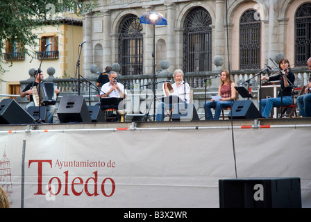 Concert à la place de l'Hôtel de Ville TOLEDO Castille La Mancha Espagne région Banque D'Images