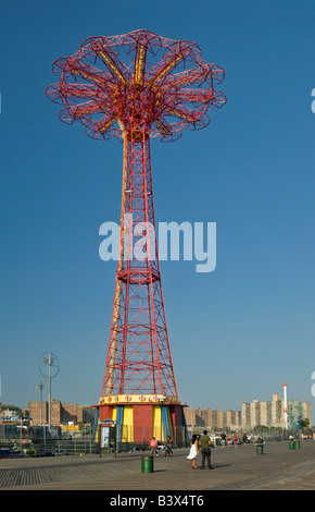 Le saut en parachute à la promenade de Coney Island à Brooklyn New York Banque D'Images