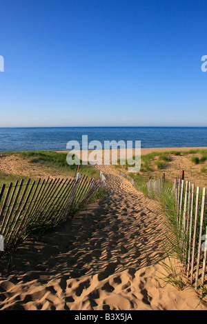 Vue de la plage de l'AuTrain du lac supérieur à Michigan mi Upper Peninsula aux États-Unis États-Unis d'Amérique d'au-dessus personne vertical haute résolution Banque D'Images