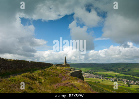 Wainman's Pinnacle sur Earl's Crag, près de Cowling, West Yorkshire, England UK Banque D'Images