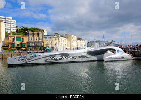 Le magnifique eco Earthrace navire amarré sur le port de Torquay à afficher dans le sud du Devon en Angleterre Banque D'Images