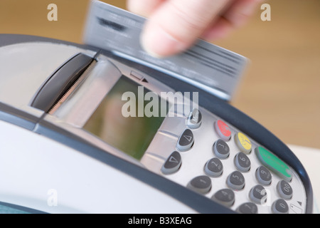 Glisser la carte de crédit Banque D'Images