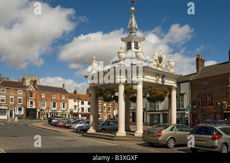 La Croix Du Marché En Été Samedi Marché Beverley East Yorkshire Angleterre Royaume-Uni Gb Grande-Bretagne Banque D'Images