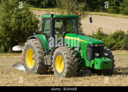 John Deere 8120 tracteur de labour, Indre-et-Loire, France. Banque D'Images