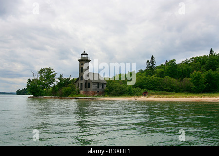 Le phare de Grand Island East Channel Light au lac supérieur Munising Harbor grands Lacs dans le Michigan mi USA paysage aquatique américain personne horizontal haute résolution Banque D'Images