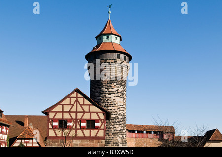 Tour Sinwell (Sinwellturm) au château de Nuremberg, Allemagne Banque D'Images