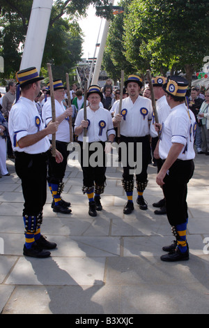 Morris danseuses à la Mayor's Thames Festival 2008 Banque D'Images