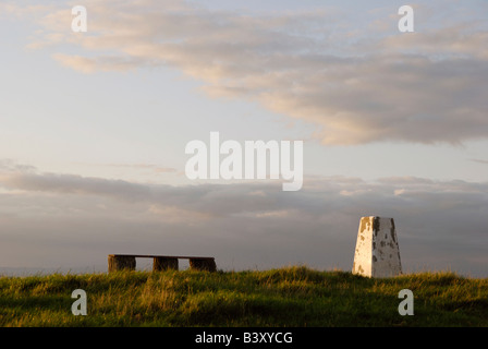 Point Trig et banc town hill Montgomery au Pays de Galles Banque D'Images