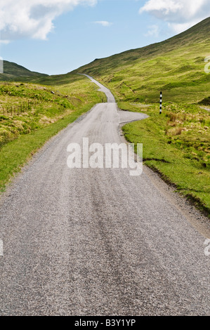 Une route à voie unique849 passe à travers des terrains arides plus Glen Isle of Mull Ecosse Banque D'Images