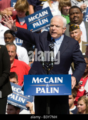 Le sénateur John McCain en campagne électorale en Virginie. Banque D'Images