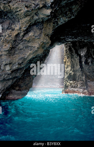Cave off Napali Coast Kauai Hawaii Banque D'Images